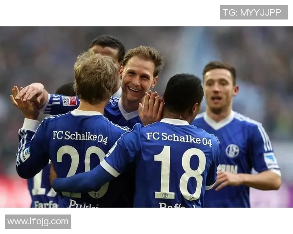 沙尔克04客场全胜，赛季三连胜登顶积分榜